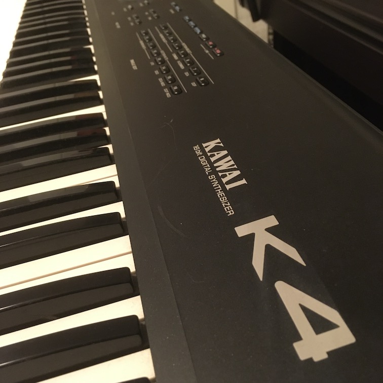 Photo of a Kawai K4 synthesizer