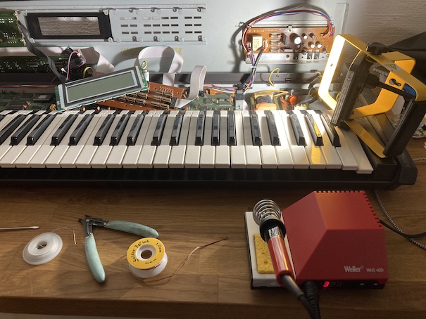 The required tools and the Kawai K5 on the workbench