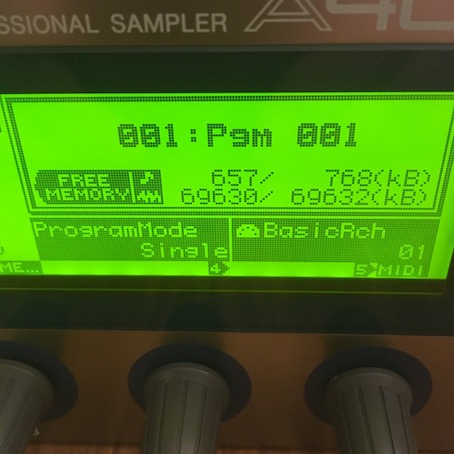 Photo of the display of a Yamaha A4000 performing memory check